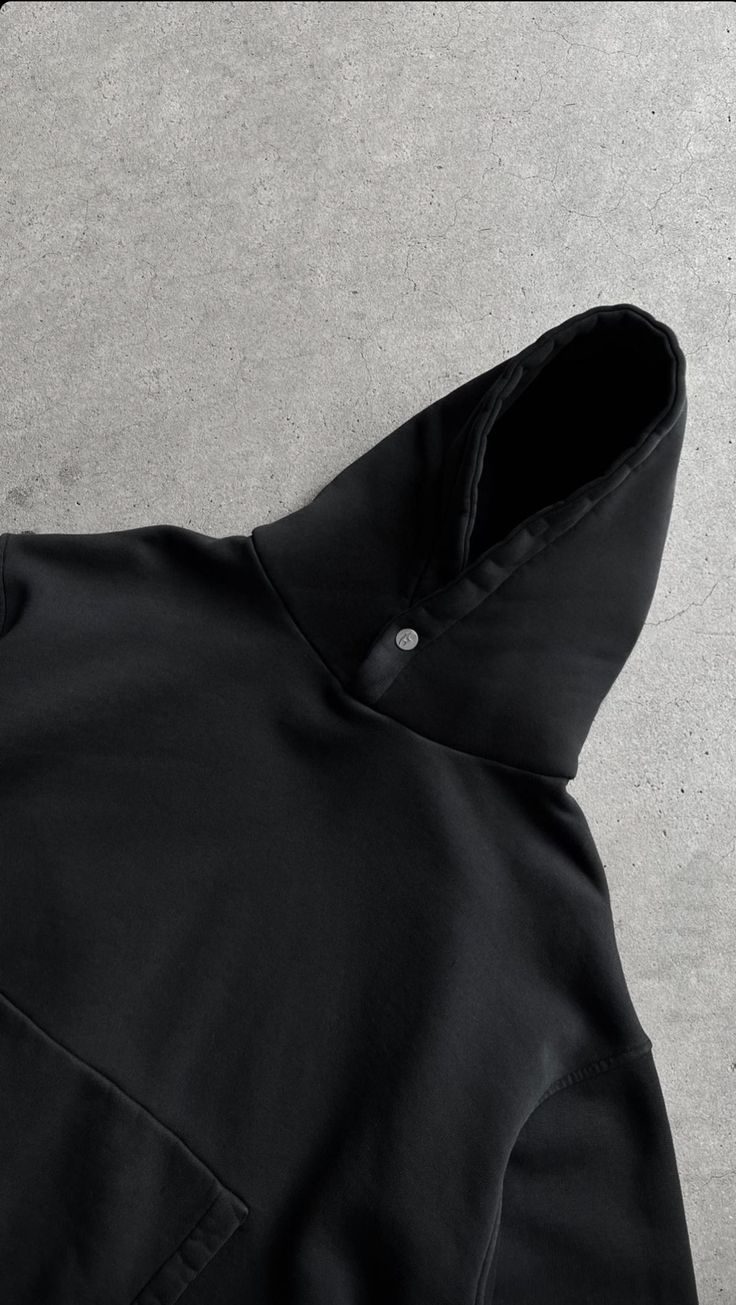 Kapüşonlu sweatshirt kapüşon dikişi detayı